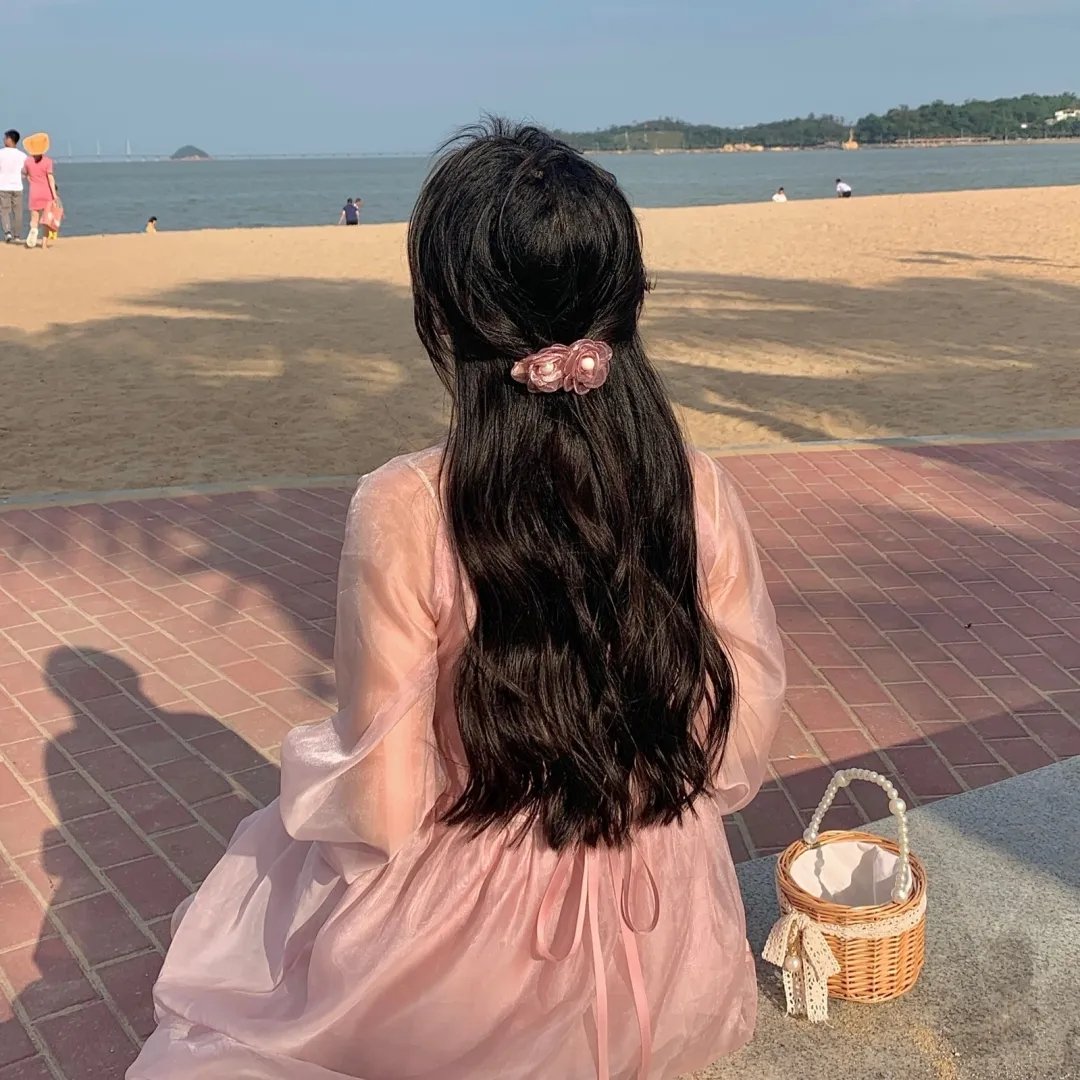 黄昏时分、牵着手